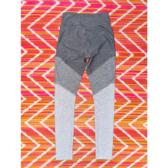 ***SOLD***✨Outdoor Voices✨ ☆ Leggings ☆ - Picture 3 of 6